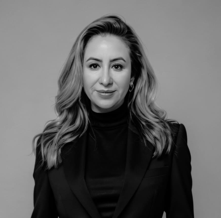 Dra. Luana Esteche, advogada previdenciarista, OAB/PR 41.057